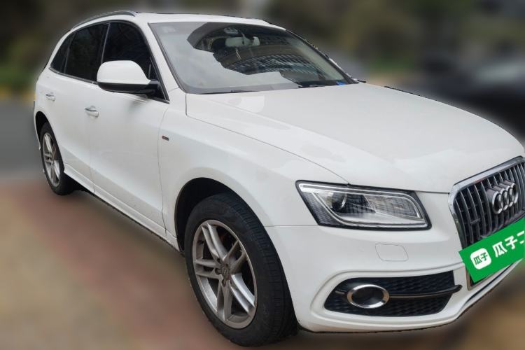 Used Audi Q5 2018 Collector's Edition 40 TFSI Technology Model Front Right 45 Deg