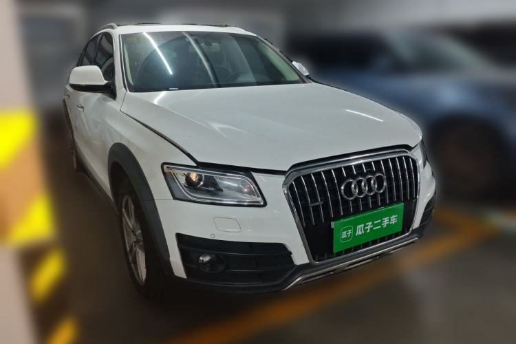 Used Audi Q5 2018 Collector's Edition 40 TFSI Technology Model Front Right 45 Deg