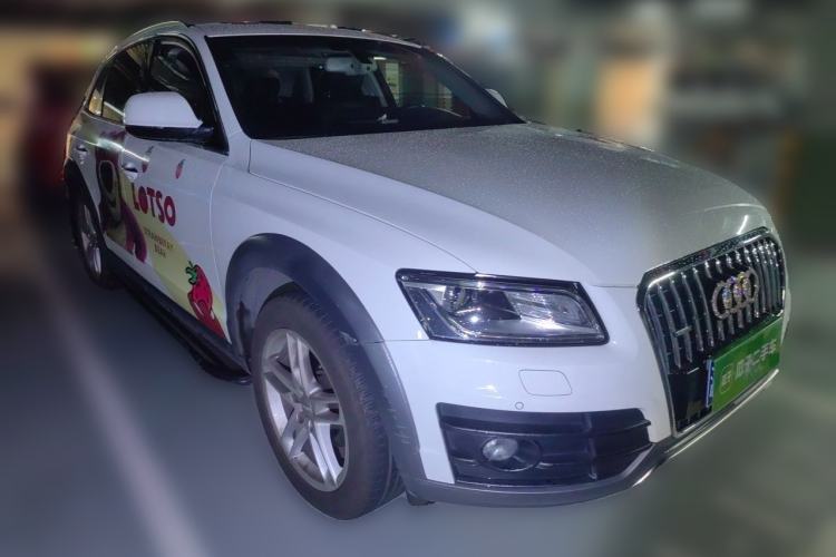 Used Audi Q5 2018 Collector's Edition 40 TFSI Technology Model Front Right 45 Deg