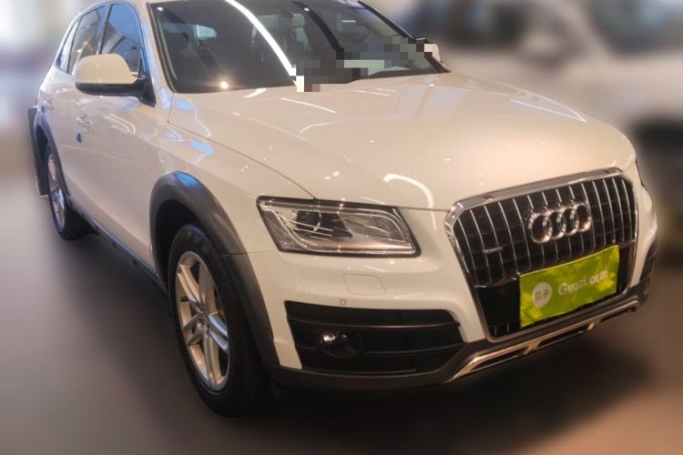 Used Audi Q5 2018 Collector's Edition 40 TFSI Technology Model Front Right 45 Deg