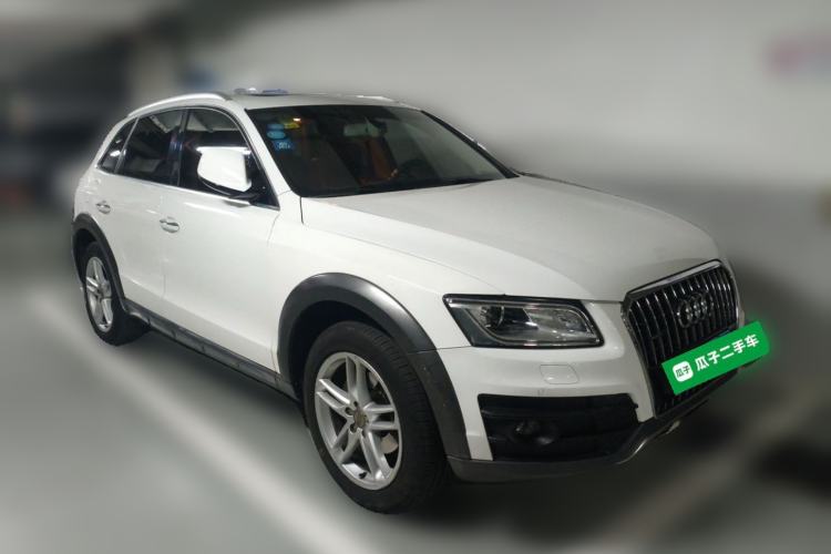 Used Audi Q5 2018 Collector's Edition 40 TFSI Technology Model Front Right 45 Deg