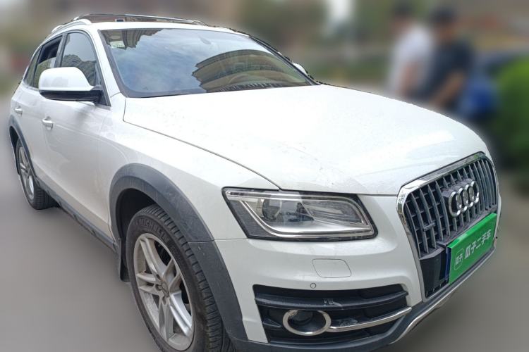 Used Audi Q5 2018 Collector's Edition 40 TFSI Technology Model Front Right 45 Deg