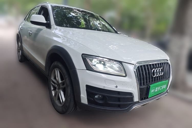 Used Audi Q5 2018 Collector's Edition 40 TFSI Technology Model Front Right 45 Deg