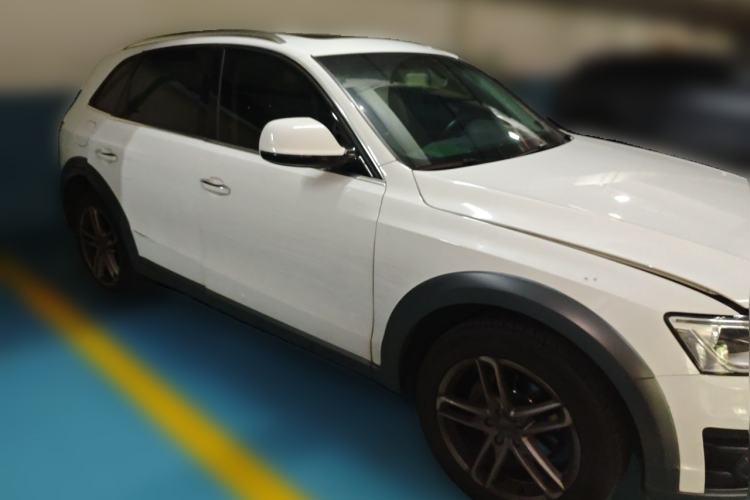 Used Audi Q5 2018 Collector's Edition 40 TFSI Technology Model Front Right 45 Deg