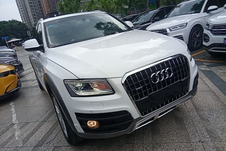 Used Audi Q5 2018 Collector's Edition 40 TFSI Technology Model Front Right 45 Deg