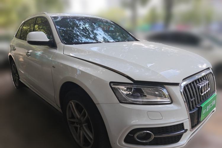 Used Audi Q5 2018 Collector's Edition 40 TFSI Technology Model Front Right 45 Deg