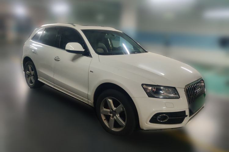 Used Audi Q5 2018 Collector's Edition 40 TFSI Technology Model Front Right 45 Deg