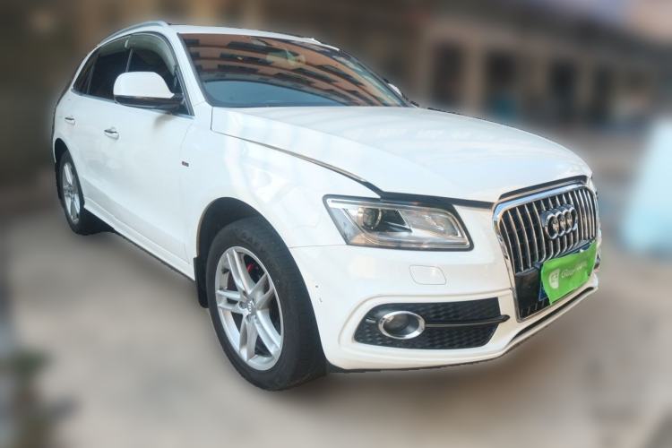 Used Audi Q5 2018 Collector's Edition 40 TFSI Technology Model Front Right 45 Deg
