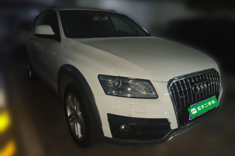 Used Audi Q5 2018 Collector's Edition 40 TFSI Technology Model Front Right 45 Deg