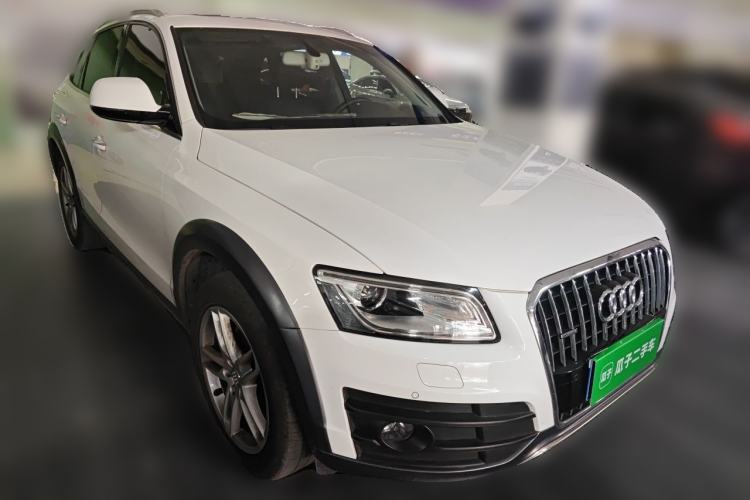 Used Audi Q5 2018 Collector's Edition 40 TFSI Technology Model Front Right 45 Deg