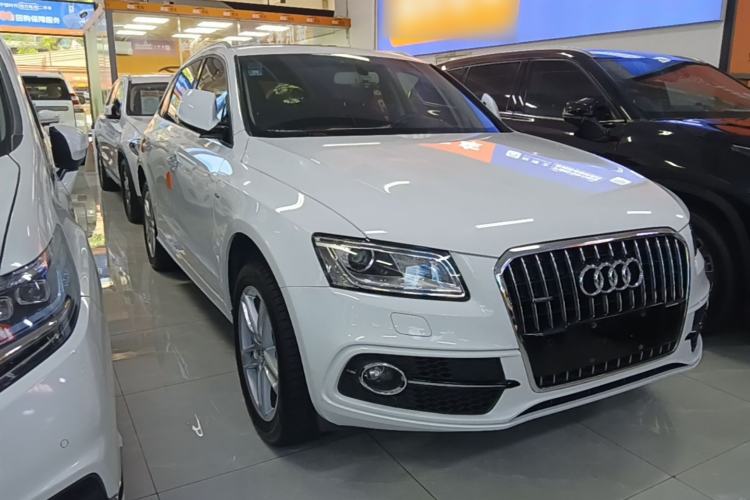 Used Audi Q5 2018 Collector's Edition 40 TFSI Technology Model Front Right 45 Deg