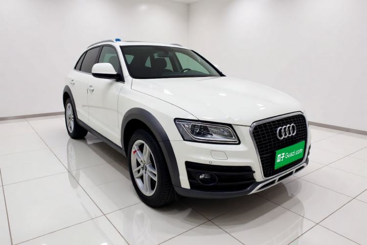 Used Audi Q5 2018 Collector's Edition 40 TFSI Technology Model Front Right 45 Deg