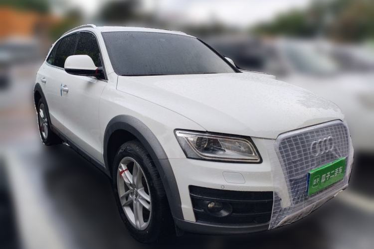 Used Audi Q5 2018 Collector's Edition 40 TFSI Technology Model Front Right 45 Deg