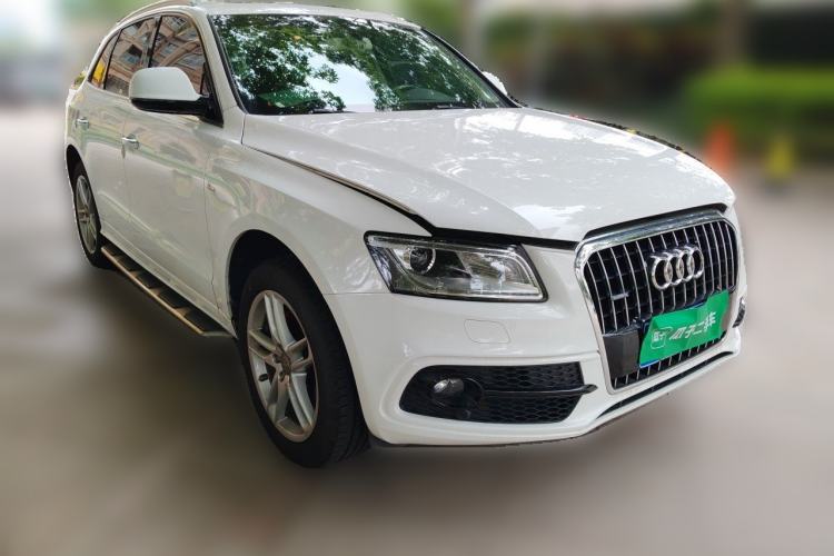 Used Audi Q5 2018 Collector's Edition 40 TFSI Technology Model Front Right 45 Deg