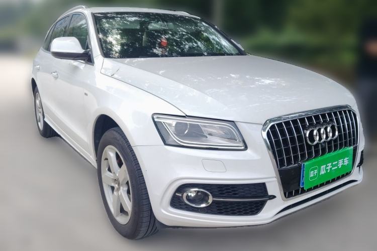 Used Audi Q5 2018 Collector's Edition 40 TFSI Ambition Model Front Right 45 Deg