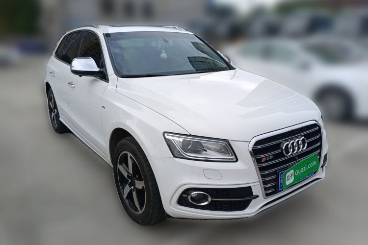 Used Audi Q5 2018 Collector's Edition 40 TFSI Ambition Model Front Right 45 Deg