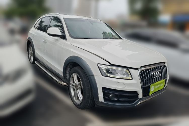 Used Audi Q5 2018 Collector's Edition 40 TFSI Technology Model Front Right 45 Deg