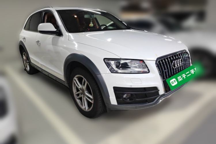 Used Audi Q5 2018 Collector's Edition 40 TFSI Technology Model Front Right 45 Deg