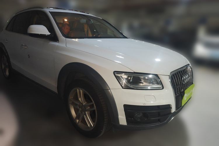Used Audi Q5 2018 Collector's Edition 40 TFSI Technology Model Front Right 45 Deg
