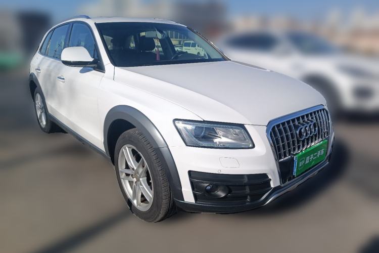 Used Audi Q5 2018 Collector's Edition 40 TFSI Technology Model Front Right 45 Deg