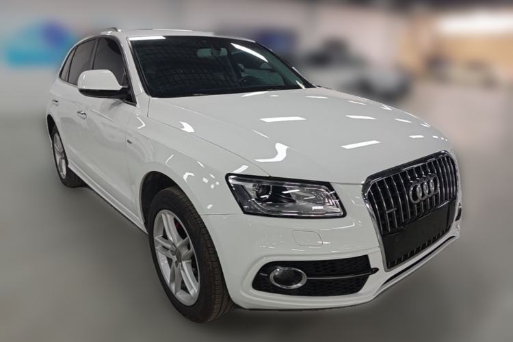 Used Audi Q5 2018 Collector's Edition 40 TFSI Technology Model Front Right 45 Deg
