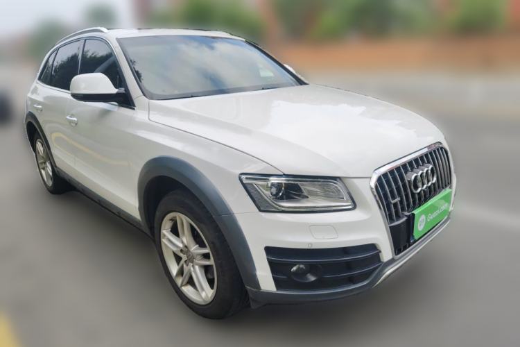 Used Audi Q5 2018 Collector's Edition 40 TFSI Technology Model Front Right 45 Deg