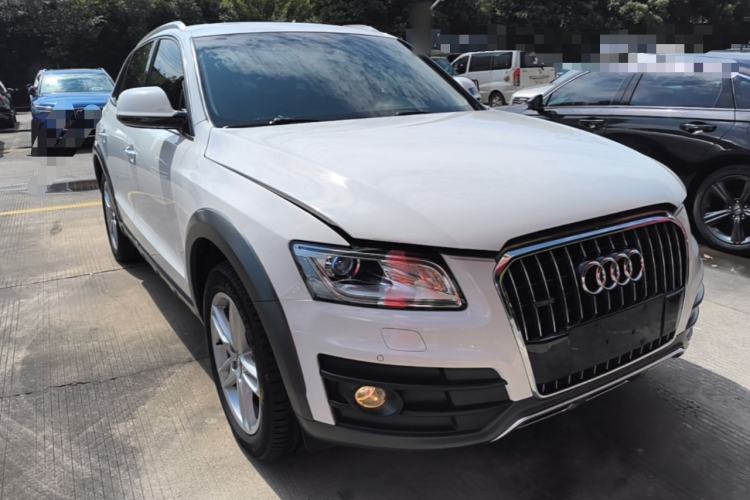 Used Audi Q5 2018 Collector's Edition 40 TFSI Technology Model Front Right 45 Deg