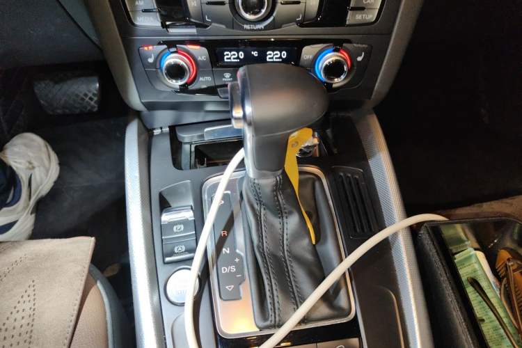 Used Audi Q5 2018 Collector's Edition 40 TFSI Technology Model Gear Lever
