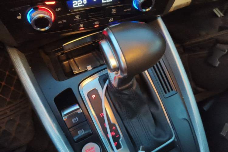 Used Audi Q5 2018 Collector's Edition 40 TFSI Technology Model Gear Lever