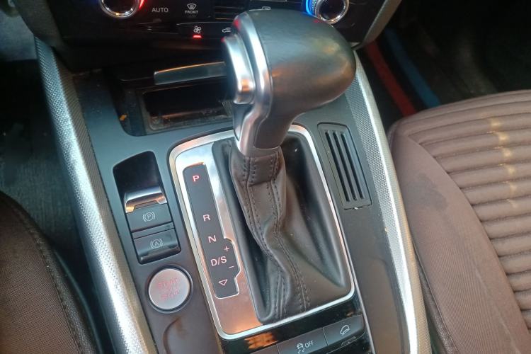 Used Audi Q5 2018 Collector's Edition 40 TFSI Technology Model Gear Lever
