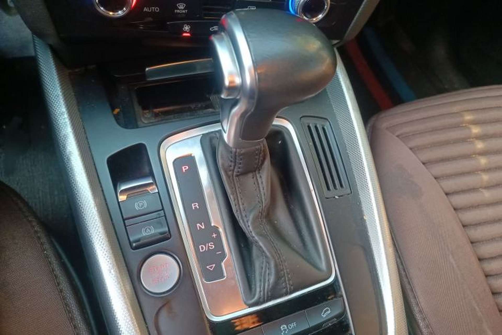 Used Audi Q5 2018 Collector's Edition 40 TFSI Technology Model Gear Lever