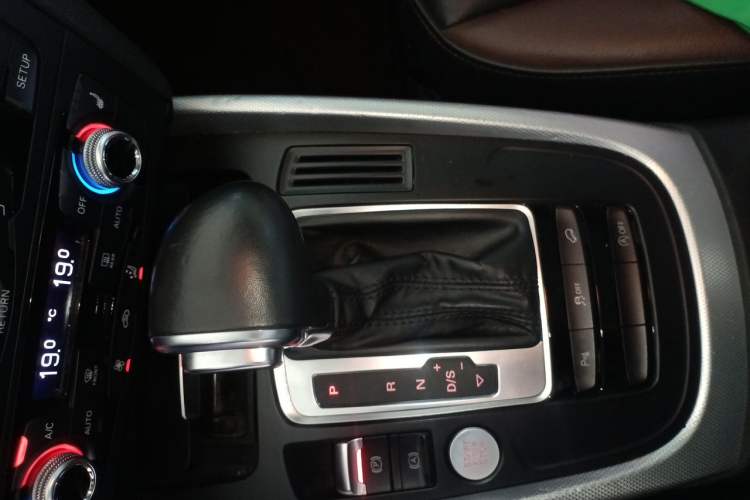 Used Audi Q5 2018 Collector's Edition 40 TFSI Technology Model Gear Lever