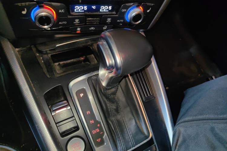 Used Audi Q5 2018 Collector's Edition 40 TFSI Technology Model Gear Lever