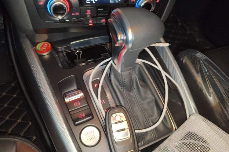 Used Audi Q5 2018 Collector's Edition 40 TFSI Ambition Model Gear Lever