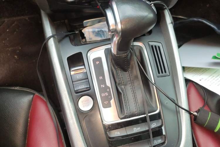 Used Audi Q5 2018 Collector's Edition 40 TFSI Technology Model Gear Lever