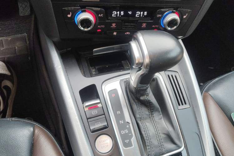 Used Audi Q5 2018 Collector's Edition 40 TFSI Technology Model Gear Lever