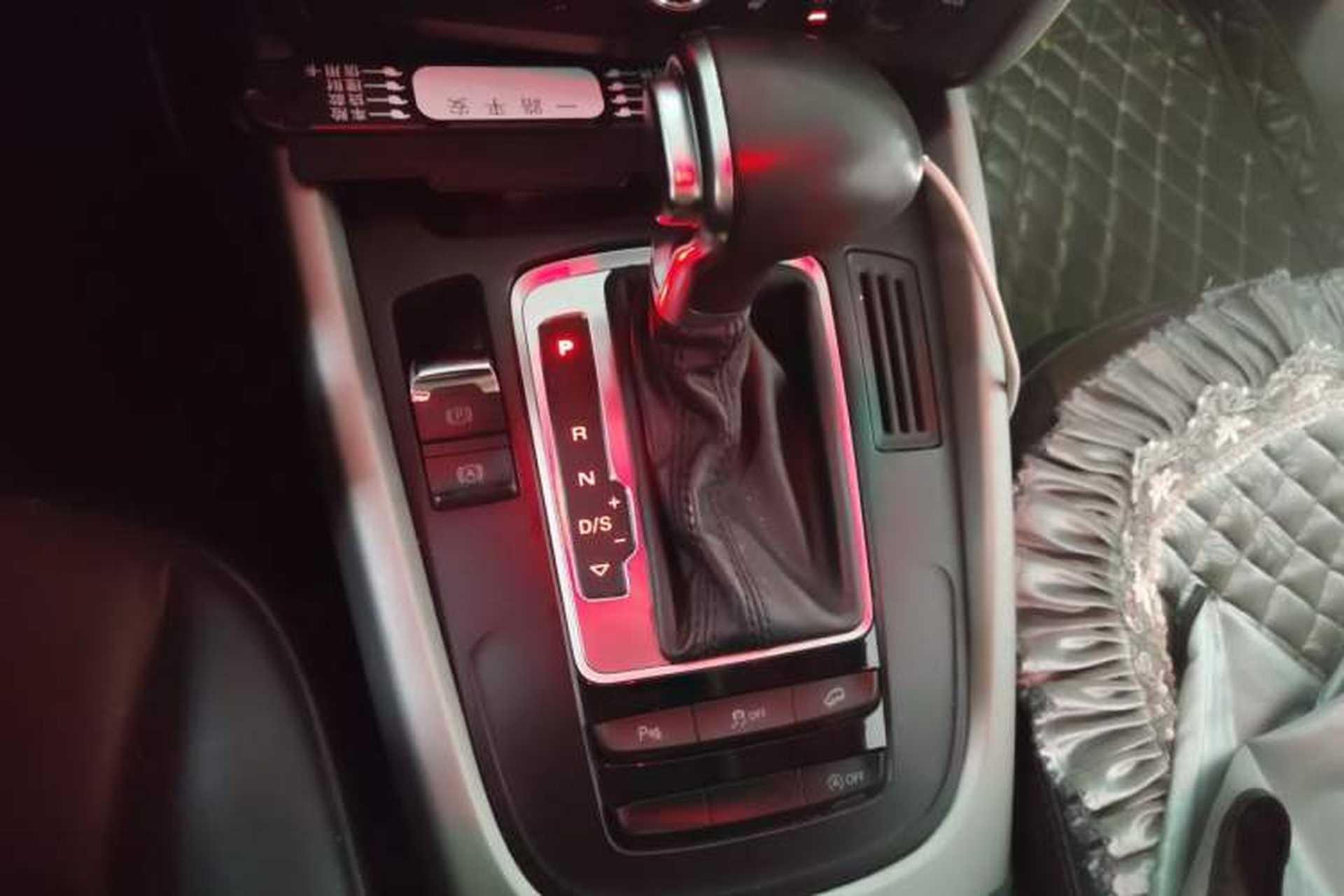 Used Audi Q5 2018 Collector's Edition 40 TFSI Ambition Model Gear Lever