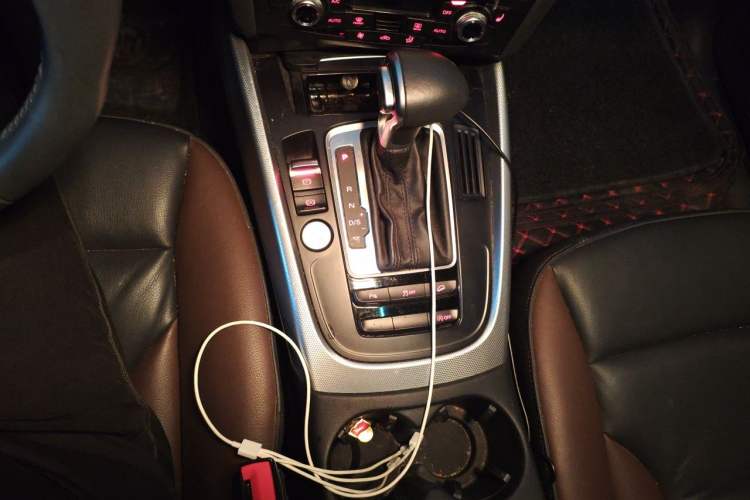 Used Audi Q5 2018 Collector's Edition 40 TFSI Technology Model Gear Lever