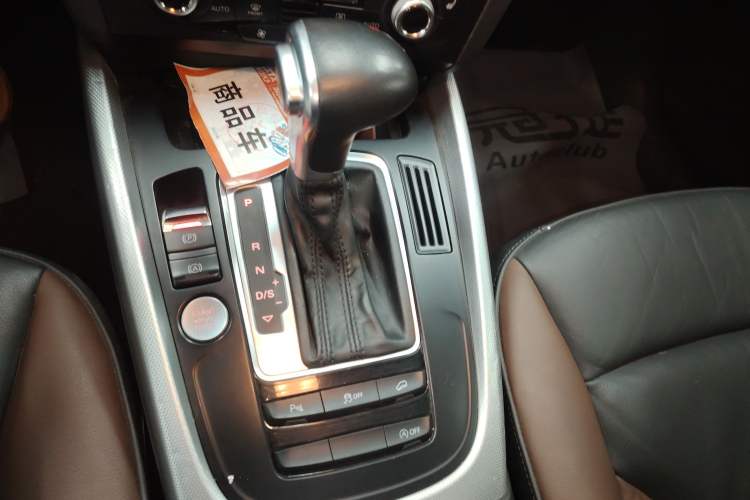 Used Audi Q5 2018 Collector's Edition 40 TFSI Technology Model Gear Lever