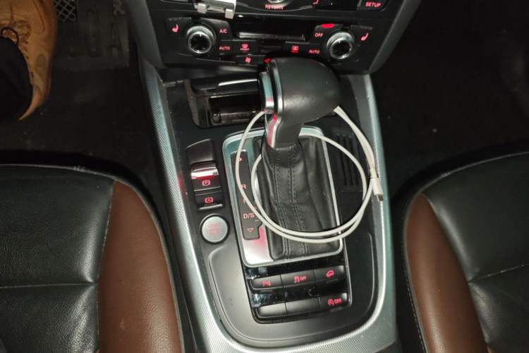 Used Audi Q5 2018 Collector's Edition 40 TFSI Technology Model Gear Lever