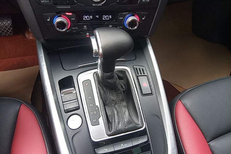 Used Audi Q5 2018 Collector's Edition 40 TFSI Technology Model Gear Lever
