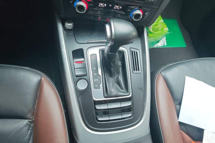 Used Audi Q5 2018 Collector's Edition 40 TFSI Technology Model Gear Lever