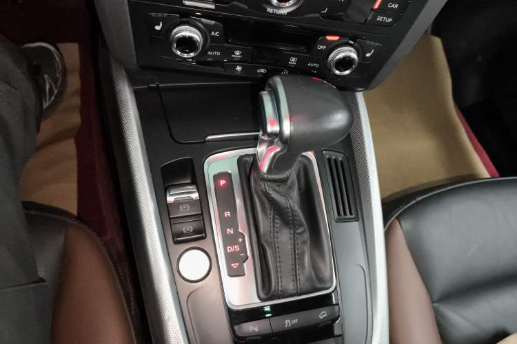 Used Audi Q5 2018 Collector's Edition 40 TFSI Technology Model Gear Lever