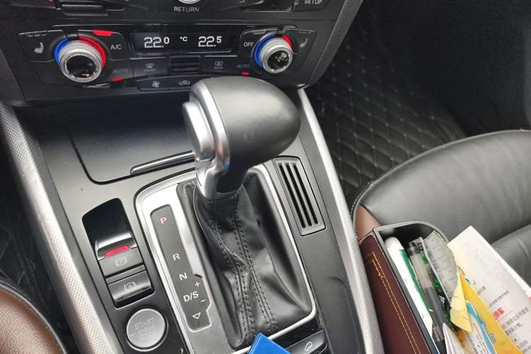 Used Audi Q5 2018 Collector's Edition 40 TFSI Technology Model Gear Lever