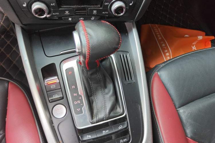 Used Audi Q5 2018 Collector's Edition 40 TFSI Technology Model Gear Lever