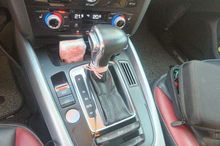 Used Audi Q5 2018 Collector's Edition 40 TFSI Technology Model Gear Lever