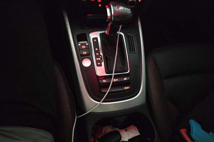 Used Audi Q5 2018 Collector's Edition 40 TFSI Technology Model Gear Lever