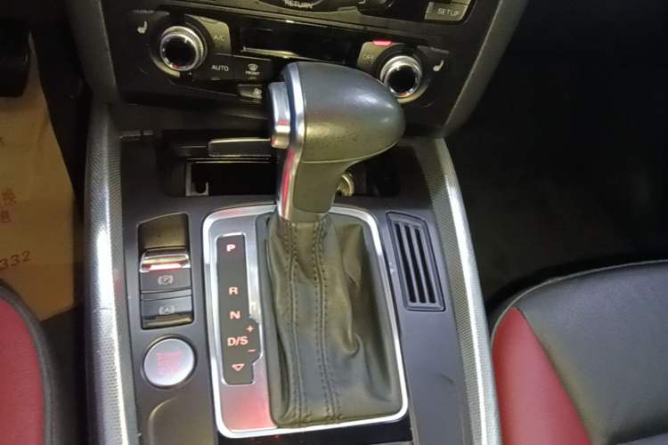 Used Audi Q5 2018 Collector's Edition 40 TFSI Technology Model Gear Lever