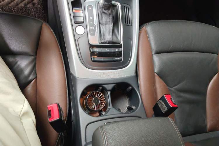 Used Audi Q5 2018 Collector's Edition 40 TFSI Technology Model Gear Lever