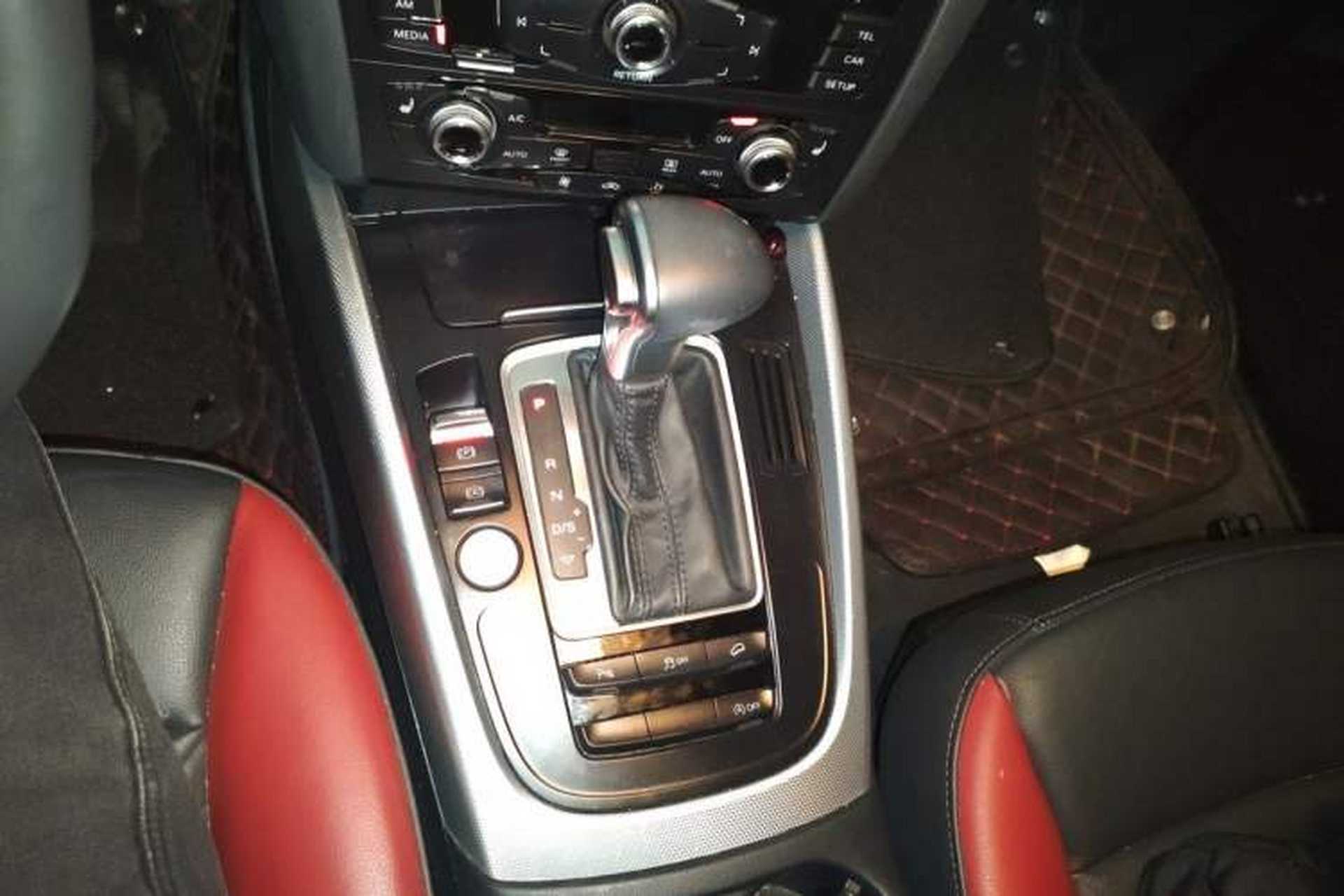 Used Audi Q5 2018 Collector's Edition 40 TFSI Technology Model Gear Lever